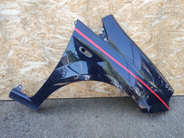 168161 Fiat Grande Punto jobb első sárvédő, a képen látható sérüléssel 51901100