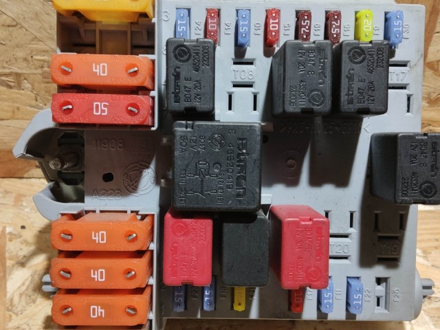 Alfa Romeo 159 2005-2011 külső biztosítéktábla 60689046