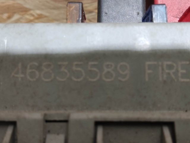 Fiat Punto II. 1999-2003 külső biztosítéktábla  46835589