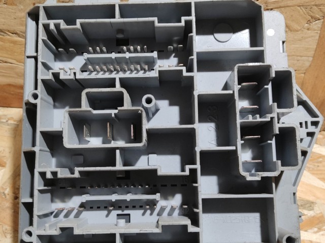 Fiat Punto II. 1999-2003 külső biztosítéktábla  46835589