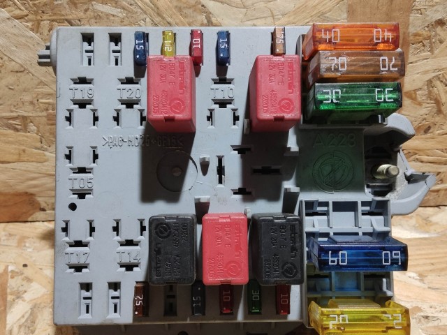 Fiat Punto II. 1999-2003 külső biztosítéktábla  46835589