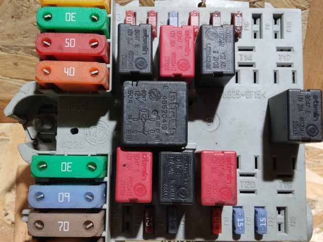 Lancia Ypsilon II.  2003-2011 külső biztosítéktábla 51724649