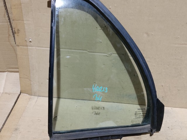 163282 Toyota Yaris II. 2006-2011 5 ajtós, bal hátsó fix üveg az ajtóban 