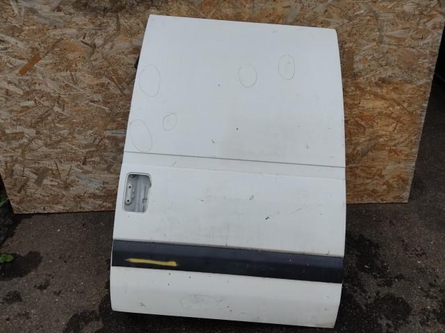 167135 Fiat Scudo 1995-2006 bal oldali toló ajtó, a képen látható sérüléssel