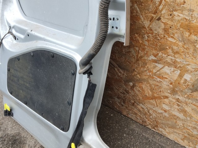 168399 Peugeot Partner, Citroen Berlingo bal hátsó raktérajtó, a képen látható sérüléssel