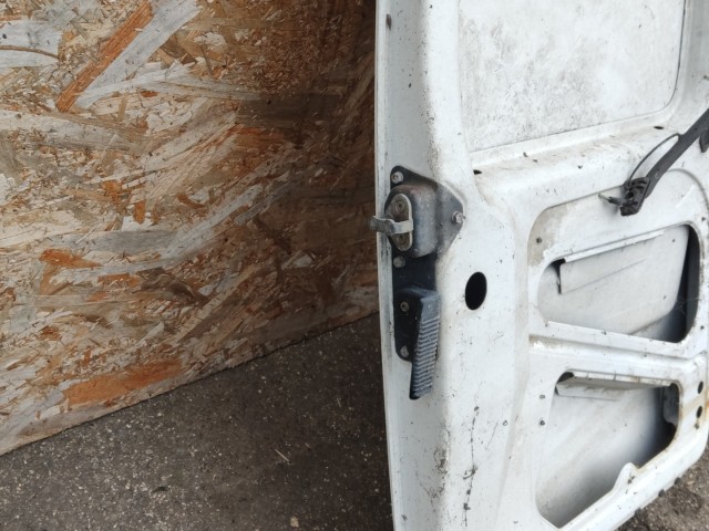 168400 Fiat Scudo 1995-2006 bal hátsó raktérajtó, a képen látható sérüléssel