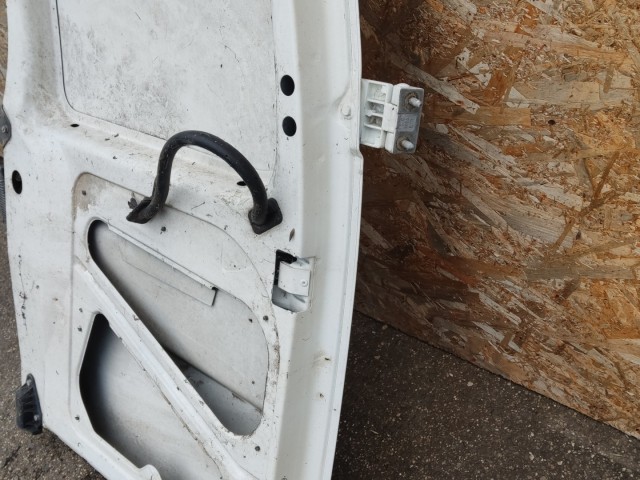 168400 Fiat Scudo 1995-2006 bal hátsó raktérajtó, a képen látható sérüléssel