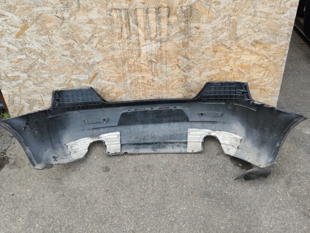 168453 Alfa Romeo 159 hátsó lökhárító 2 kipufogós, nem parkszenzor helyes, alsó rögzítőpont sérült