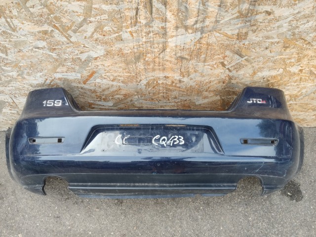 168454 Alfa Romeo 159 2005-2011 hátsó lökhárító 2 kipufogós, nem parkszenzor helyes, alsó rögzítőpont sérült