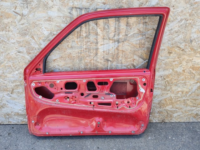 168532 Fiat Seicento 1998-2010 piros színű jobb oldali ajtó, a képen látható sérüléssel