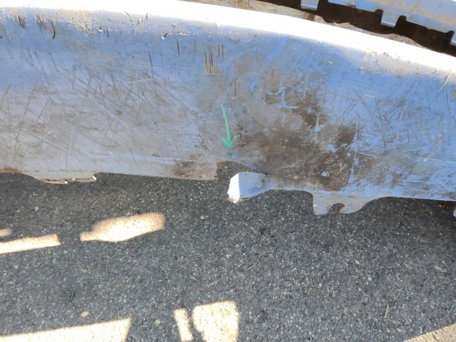 168572 Alfa Romeo 159 első lökhárító, alap kivitel ( nem mosós, nem Pdc-s) a képen látható sérüléssel