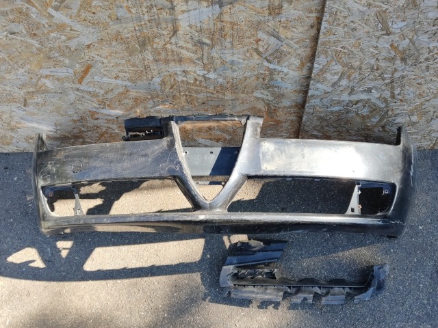 163110 Alfa Romeo 159 első lökhárító, alap kivitel ( nem mosós, nem Pdc-s) 71777554