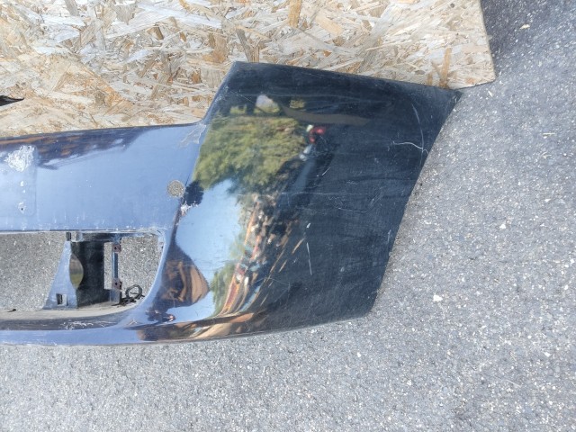 168574 Alfa Romeo 159 első parkszenzoros , fényszórómosó helyes lökhárító, a képen látható sérüléssel