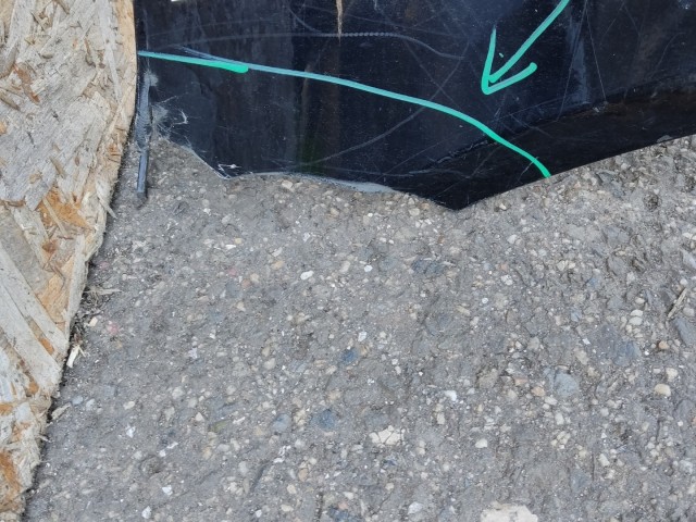 168574 Alfa Romeo 159 első parkszenzoros , fényszórómosó helyes lökhárító, a képen látható sérüléssel