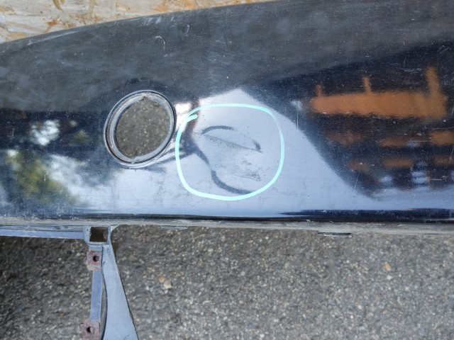 168574 Alfa Romeo 159 első parkszenzoros , fényszórómosó helyes lökhárító, a képen látható sérüléssel