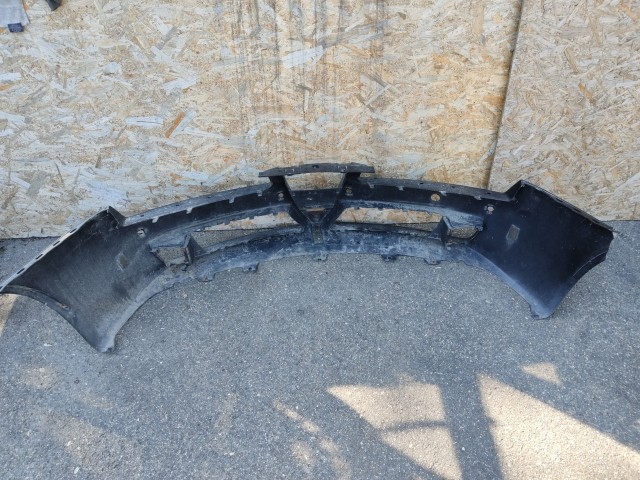 168574 Alfa Romeo 159 első parkszenzoros , fényszórómosó helyes lökhárító, a képen látható sérüléssel