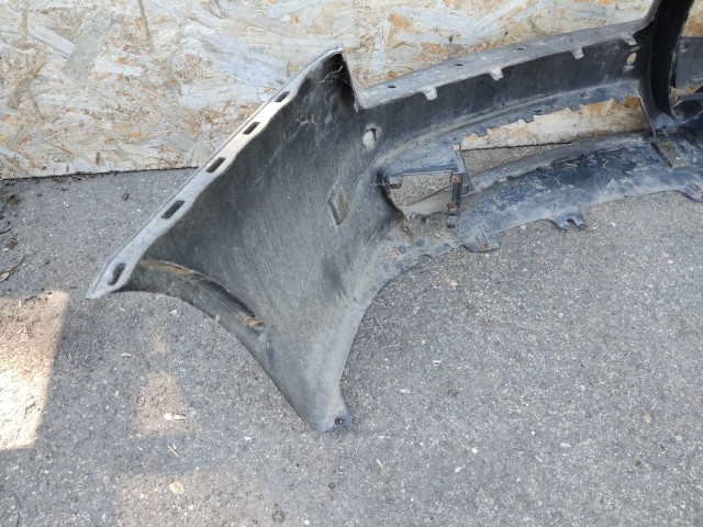 168574 Alfa Romeo 159 első parkszenzoros , fényszórómosó helyes lökhárító, a képen látható sérüléssel