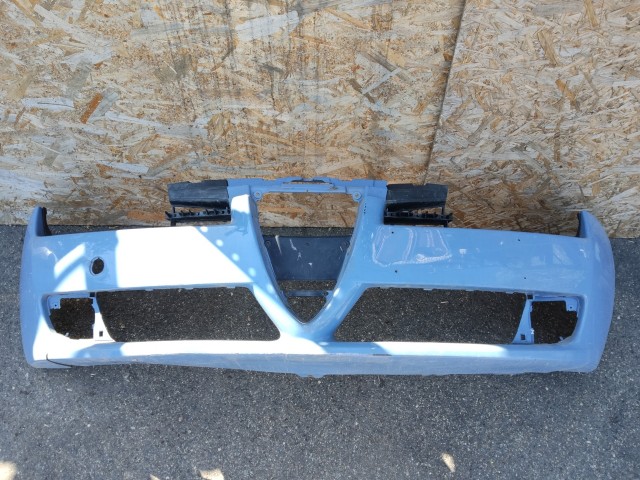 168577 Alfa Romeo 159 első lökhárító, alap kivitel ( nem mosós, nem Pdc-s) a képen látható sérüléssel