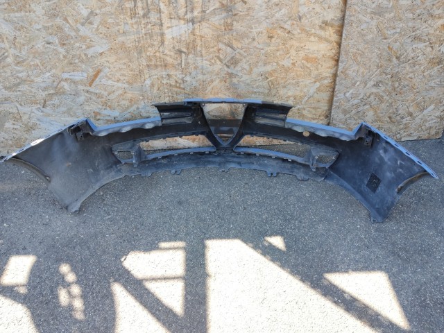 168577 Alfa Romeo 159 első lökhárító, alap kivitel ( nem mosós, nem Pdc-s) a képen látható sérüléssel