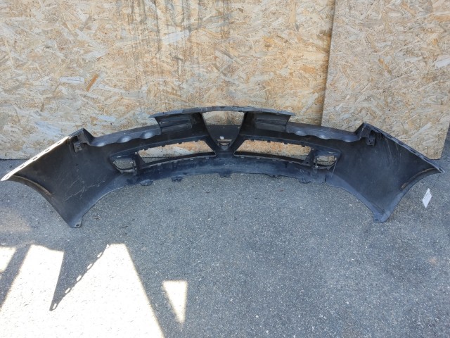 163109 Alfa Romeo 159 első lökhárító, alap kivitel ( nem mosós, nem Pdc-s) a képen látható sérüléssel