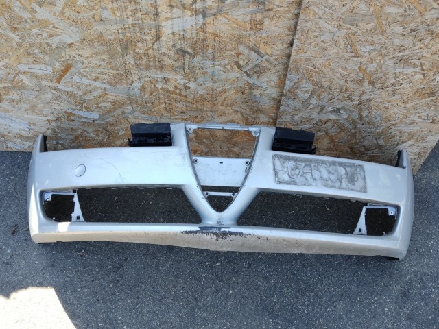 157780 Alfa Romeo 159 első lökhárító, alap kivitel ( nem mosós, nem Pdc-s) 71777554