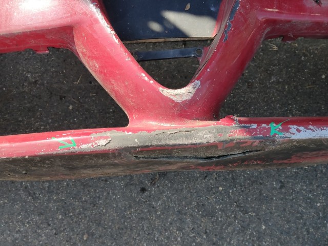 168645 Alfa Romeo 159 fényszórómosó helyes első lökhárító, a képen látható sérüléssel