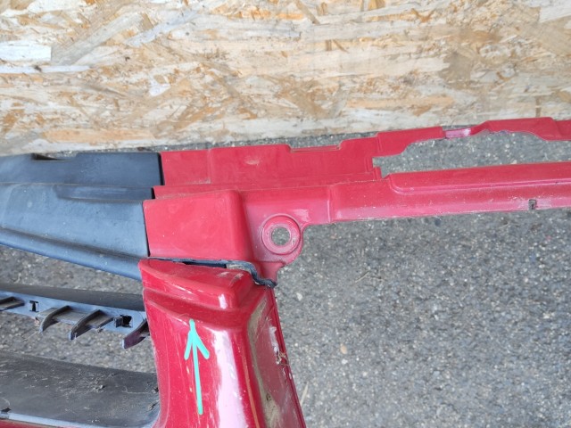 168645 Alfa Romeo 159 fényszórómosó helyes első lökhárító, a képen látható sérüléssel