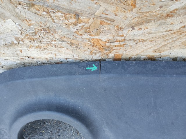 168668 Alfa Romeo Giulietta hátsó lökhárító alsó rész, 2 kipufogós, a képen látható sérüléssel 156085881