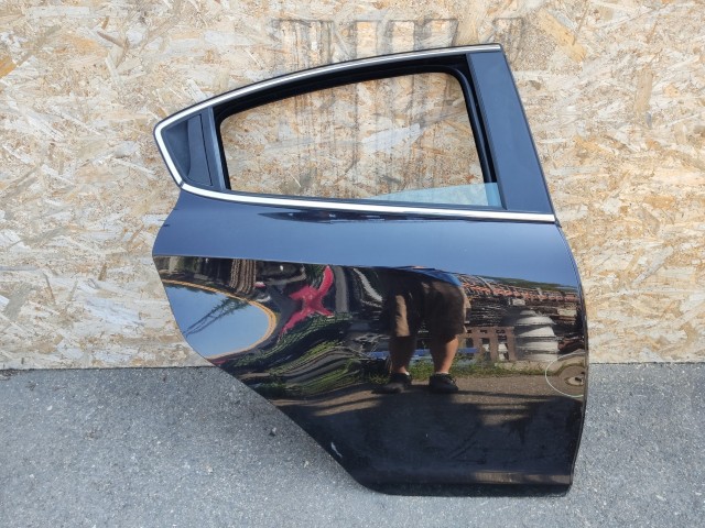 168675 Alfa Romeo Giulietta 2010-2020 fekete színű Jobb hátsó ajtó, a képen látható sérüléssel