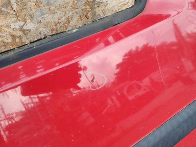 167279 Fiat Doblo 2000-2009  Piros színű jobb első ajtó, a képen látható sérüléssel 51847704
