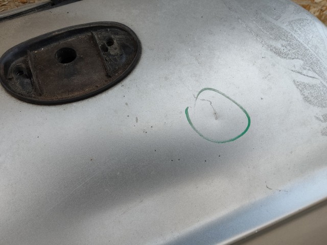 168709 Fiat Barchetta 1995-2004 ezüst színű jobb oldali ajtó, a képen látható sérüléssel