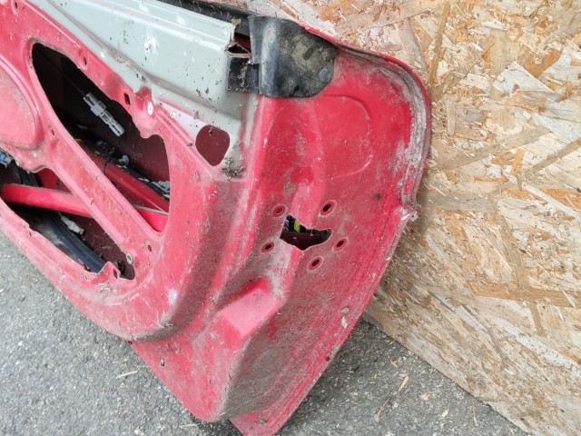 168710 Fiat Barchetta 1995-2004 piros színű jobb oldali ajtó, a képen látható sérüléssel