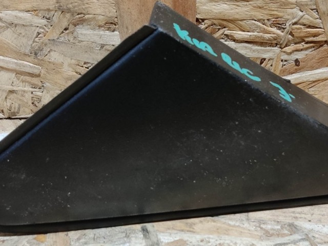 121242 Kia Rio 2005-2011 jobb oldali sárvédő csavar takaró háromszög műanyag 