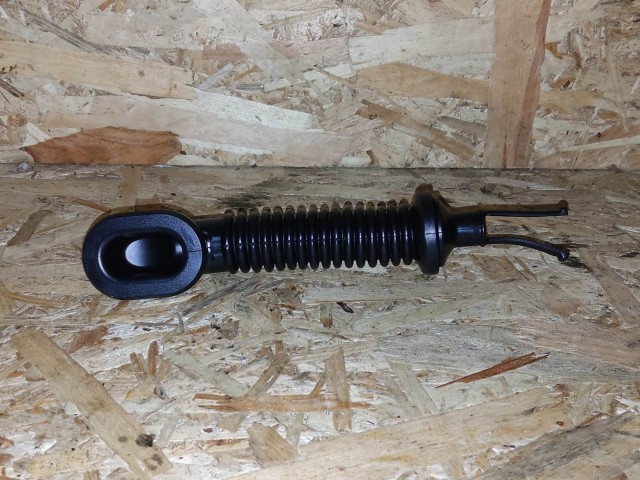 Alfa Romeo Giulietta gyári új csomagtérajtó kábel átvetető gumi harang 50518631