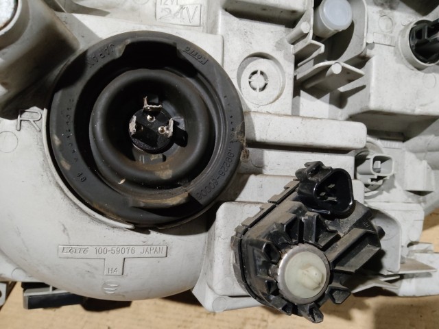 163350 Suzuki Grand Vitara 2005-2008 Lámpa , Fényszóró Használt sima Jobb első a képen látható sérüléssel