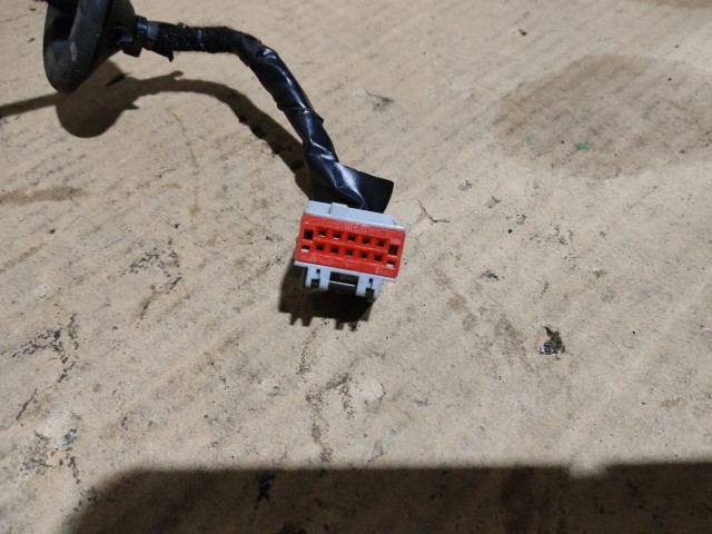 163358 Ford Fiesta 2008-2017 bal oldali 6 vezetékes visszapillantó tükör, a képen látható sérüléssel