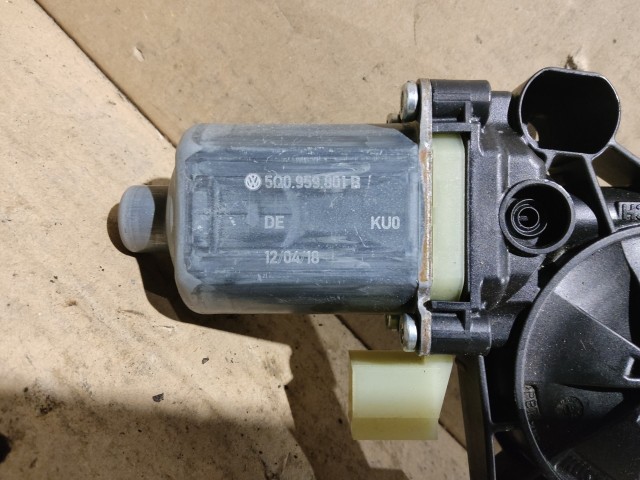 Skoda Karoq 2018- Bal első  ablakemelő motor 5Q0.959.801B