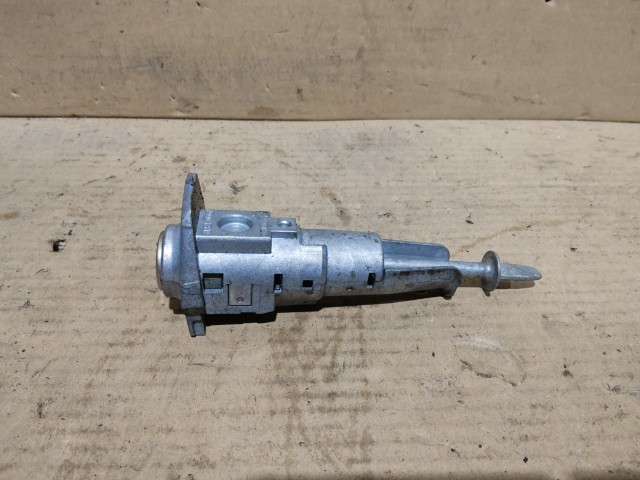 Skoda Karoq 2018- bal első zárbetét ház 575837167