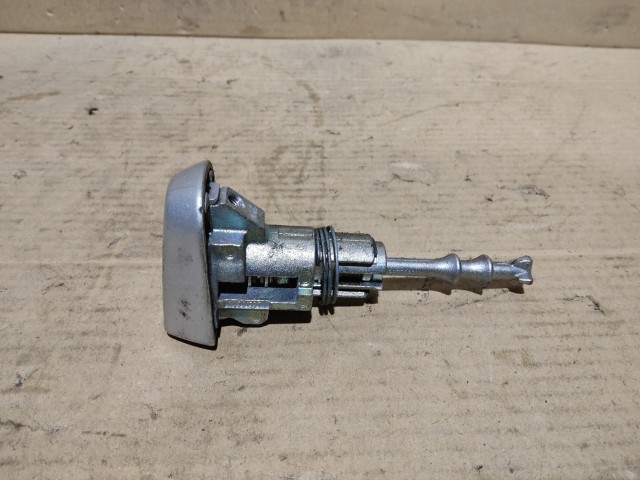 163468 Toyota Yaris 2006-2011 bal oldali Zárbetét házzal