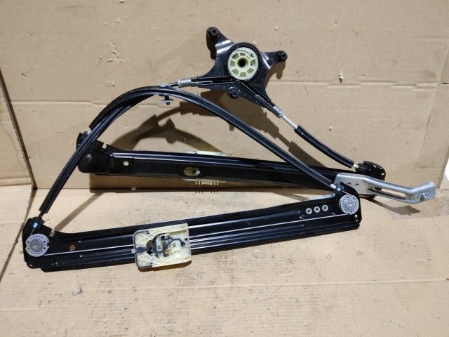 Skoda Karoq 2018 jobb első ablakemelő mechanika 575837462A