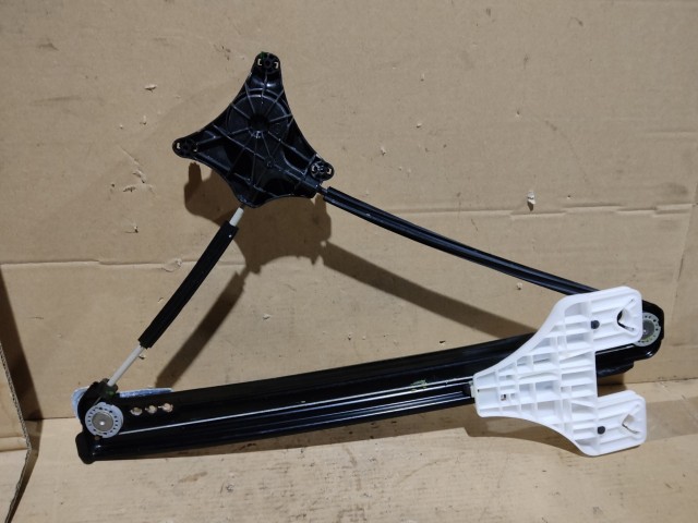 Skoda Karoq 2018 bal hátsó ablakemelő mechanika 575839461A