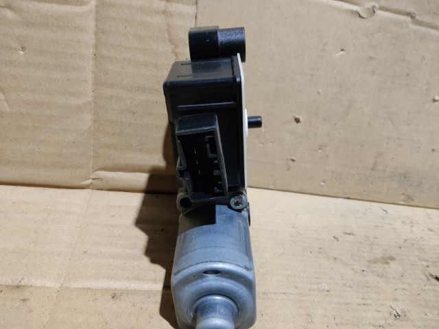 Skoda Karoq 2018 Bal hátsó ablakemelő motor 5Q0959811E