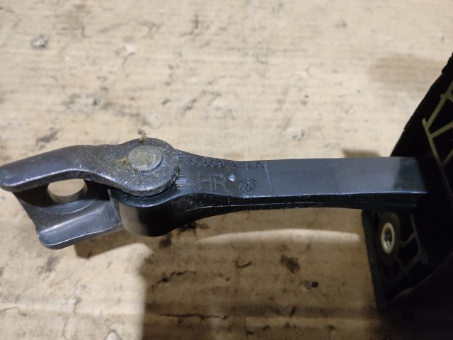 Skoda Karoq 2018- bal hátsó ajtóhatároló 575.839.249.A