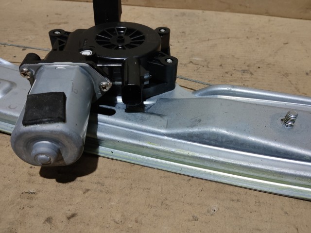 Fiat Tipo 2015- bal hátsó elektromos ablakemelő 52050179