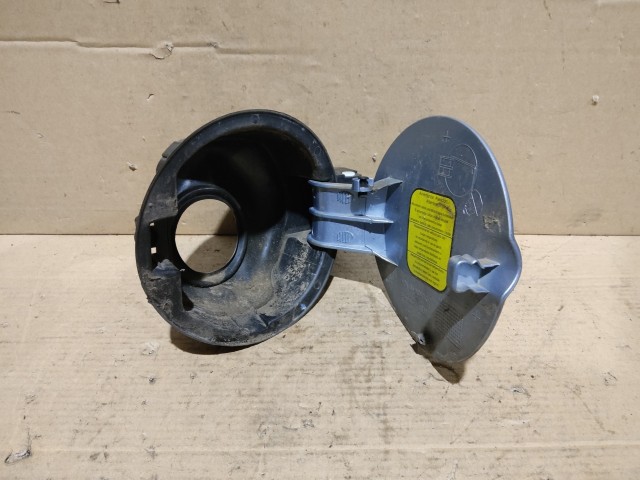 163722 Fiat Bravo 2007-2014 világos kék színű tankajtó 735471075