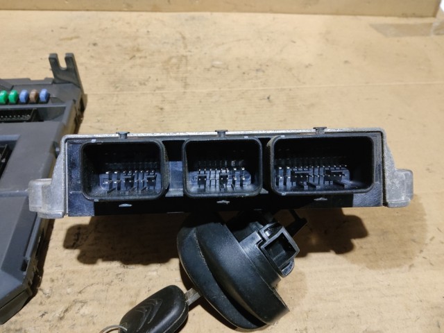 Citroen C3 2002-2010 Motorvezérlő Használt 9666952080 Valeo 2090074384 