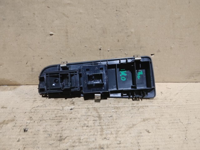 Fiat Bravo 2007-2014 2007-2014 Ablakemelő kapcsoló  Használt bal első