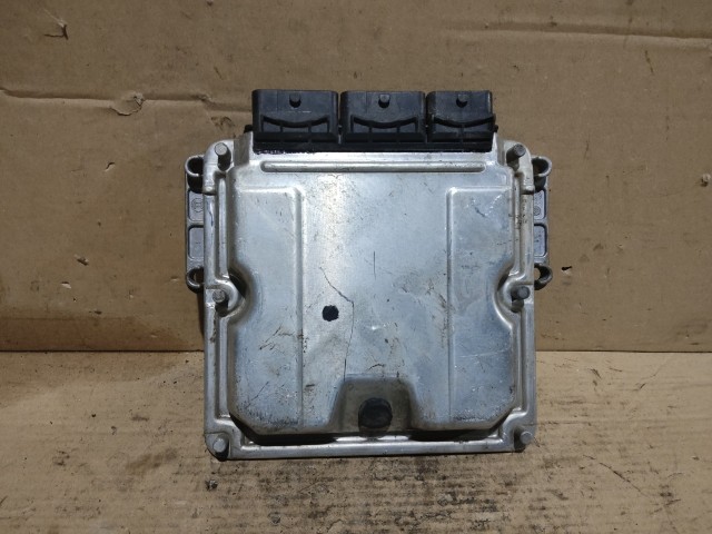 Renault Master II. , Opel Movano A, Nissan Interstar 2,2 Diesel motorvezérlő  Bosch 0281011106 , HOM8200091428