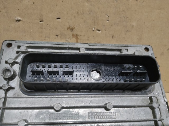 Ford Fiesta 2002-2008 1,4 16v Benzin motorvezérlő Siemens S118107002F  a képen látható sérüléssel