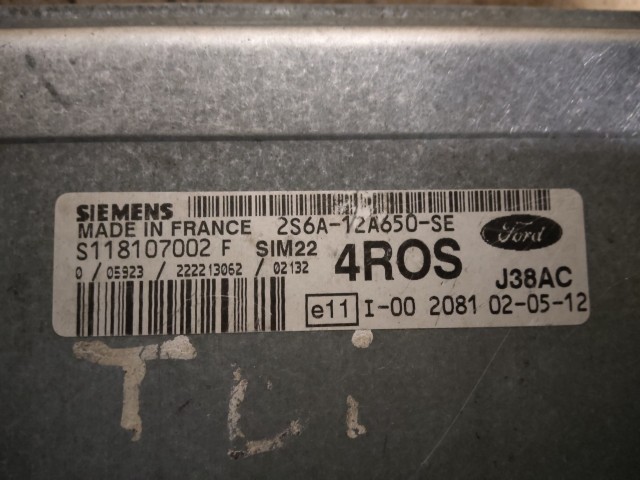Ford Fiesta 2002-2008 1,4 16v Benzin motorvezérlő Siemens S118107002F  a képen látható sérüléssel